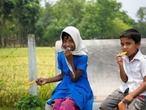 Provide Gift & food to 700 Street Children